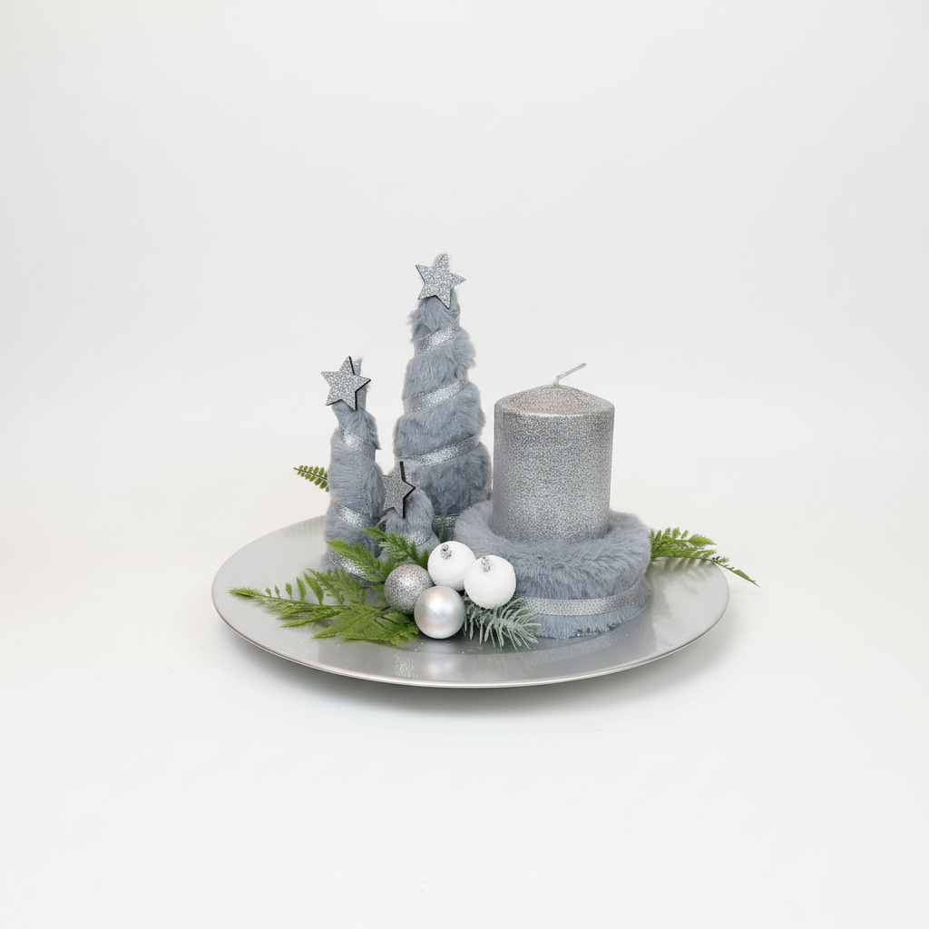Centrotavola natalizio grigio argento su sfondo bianco