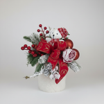 Cestino Natale con orsetto su sfondo chiaro