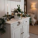 Composizione coniglio in ambiente country chic natalizio