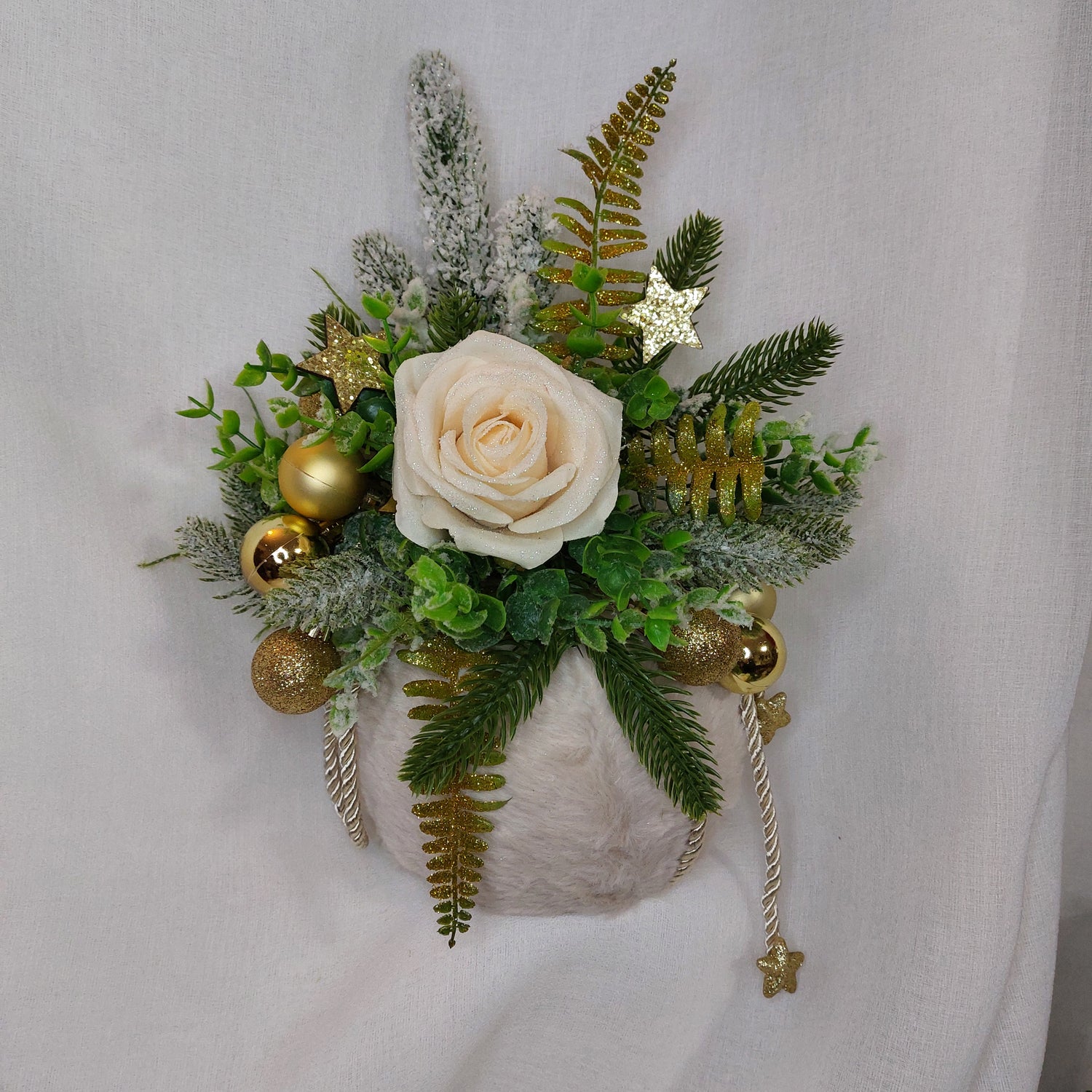 Decorazione da appendere mezza sfera beige e oro